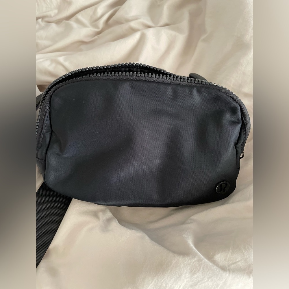 Lululemon belt bag